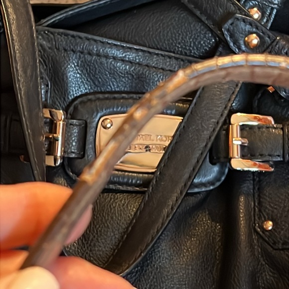 Gorgeous Leather Michael Kors Tote Bag - Picture 9 of 15